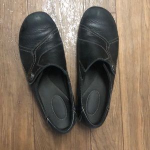 Clark’s shoes size 8